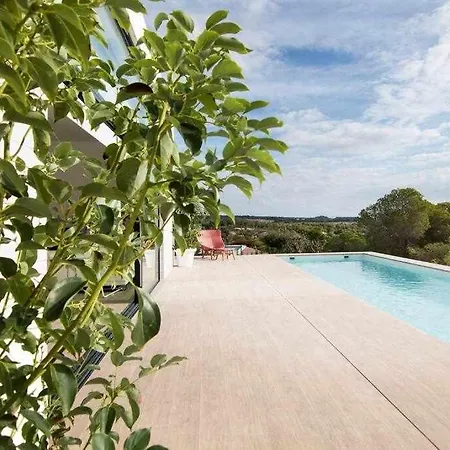 Preciosa Con La Piscina En Colinas *