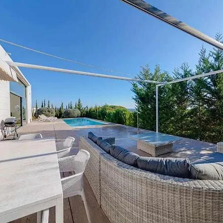 Villa Preciosa Con La Piscina En Colinas *
