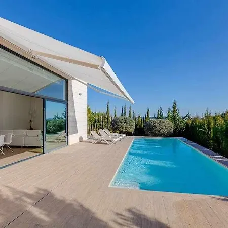 Preciosa Con La Piscina En Colinas *