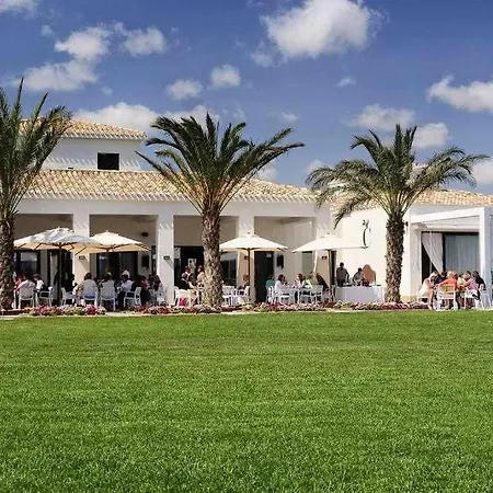 Preciosa Con La Piscina En Colinas
